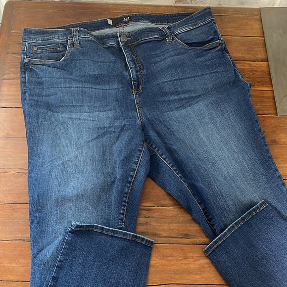 Kut Catherine  boyfriend denim 
22W - Picture 3 of 7